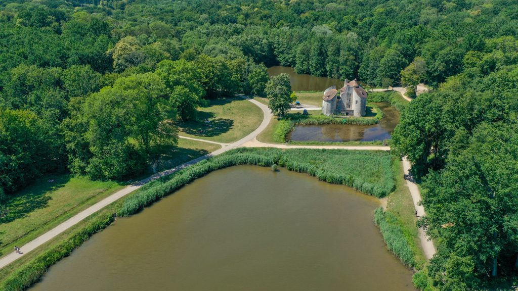 Vue par drone du Château de la chasse à Saint-Prix / Forêt de Montmorency