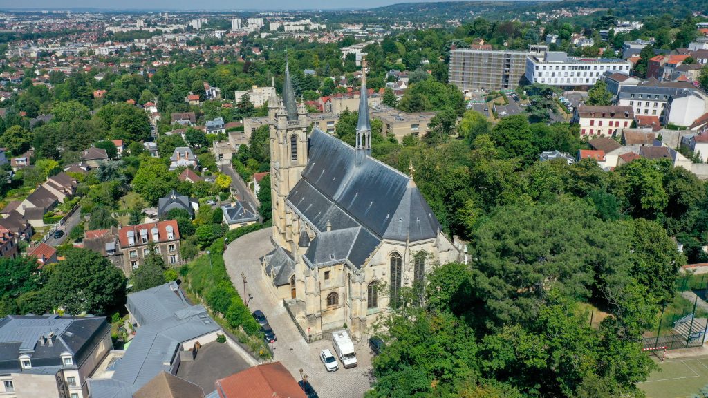 Image par drone de la Collégiale Saint-Martin de Montmorency