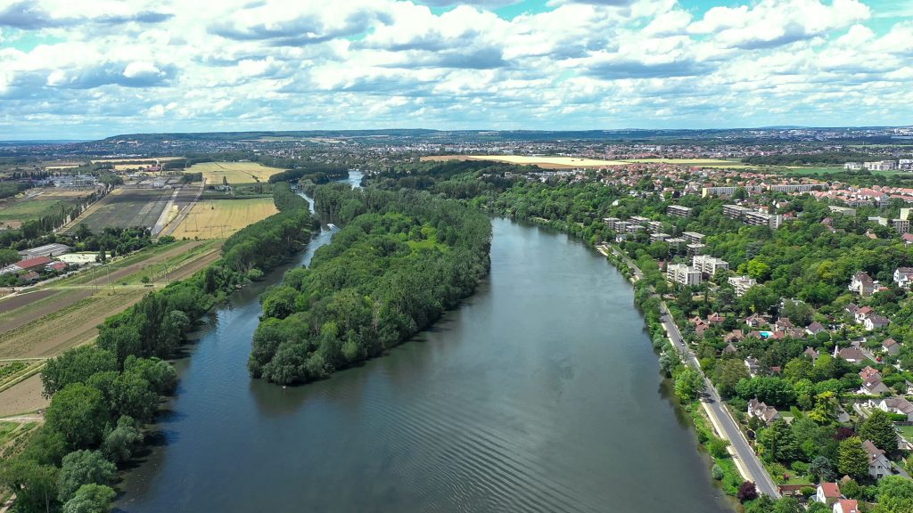 Vue aérienne par drone de l'Île Motteau à Herbaly-sur-Seine (95)