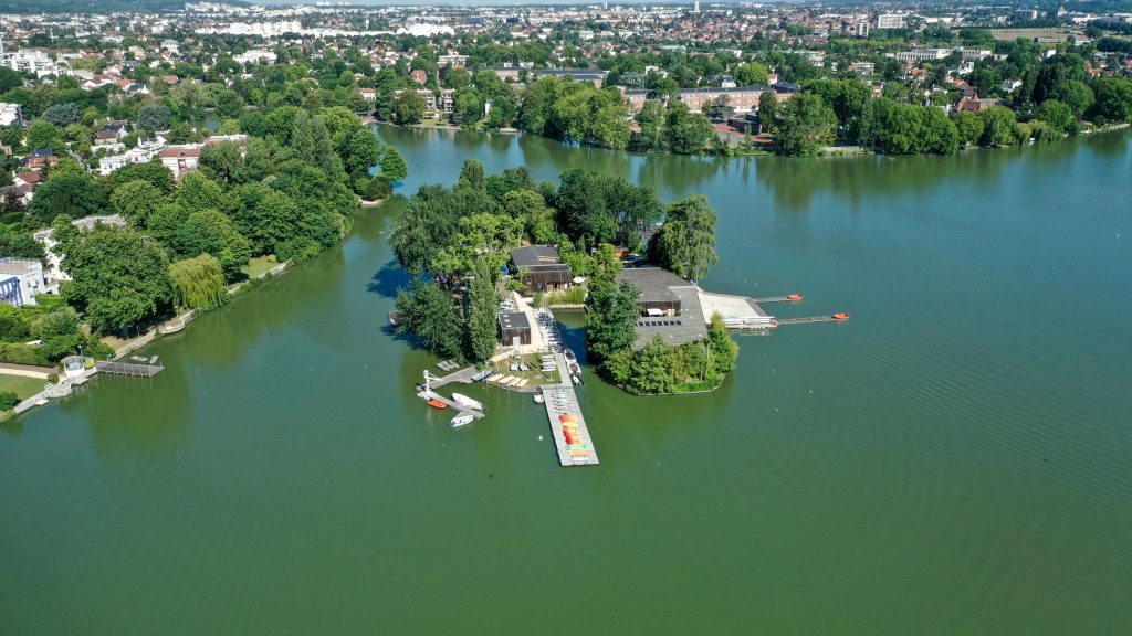 Vue par drone de la société nautique d'Enghien, club de voile et d'aviron