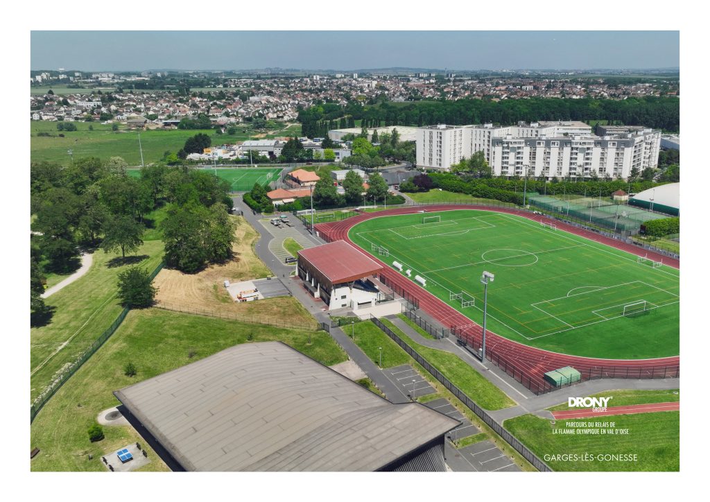 Le complexe sportif Pierre de Coubertin à Garges-lès-Gonesse - vue aérienne par drone