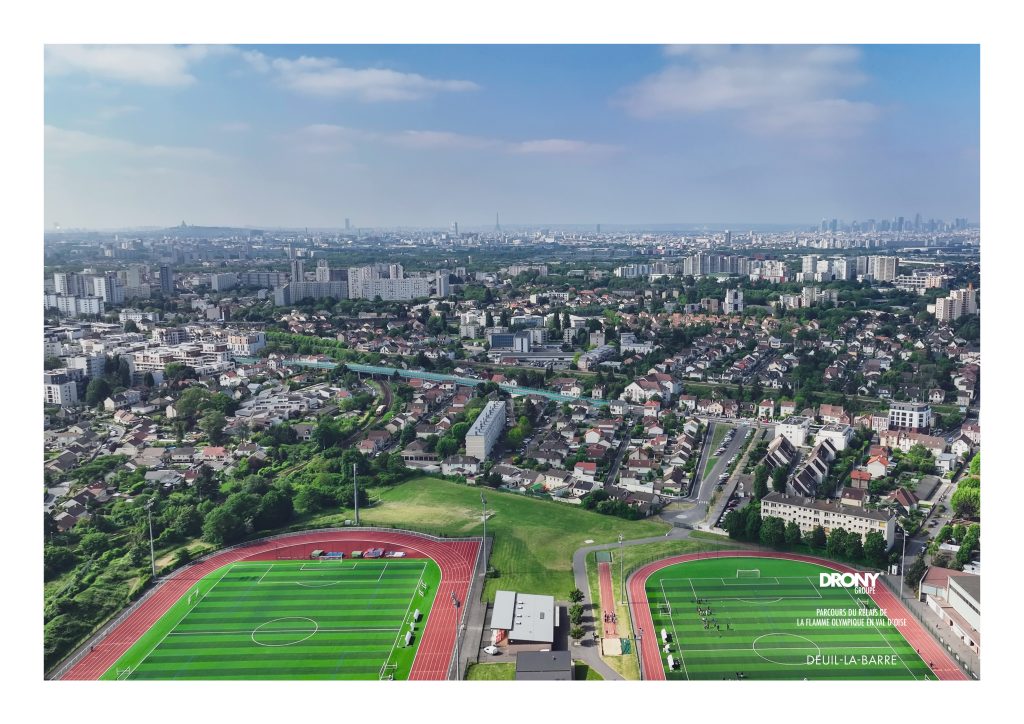 Vue de Deuil-la-Barre depuis le stade intercommunal - Vue aérienne par drone