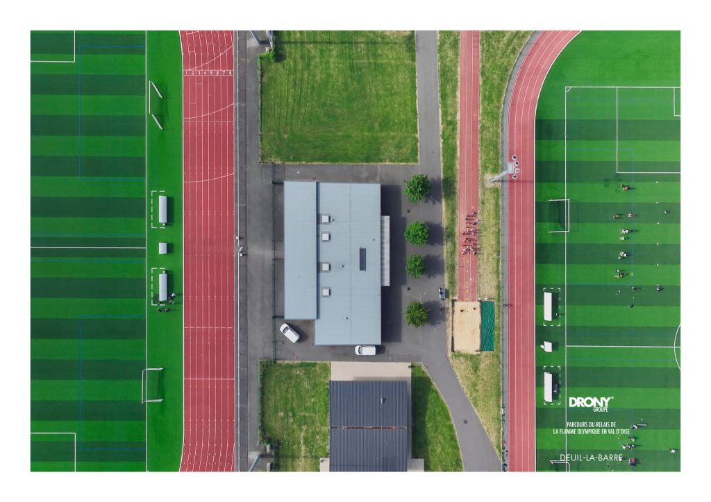 Topshot du stade intercommunal de Deuil-la-Barre - Vue aérienne par drone