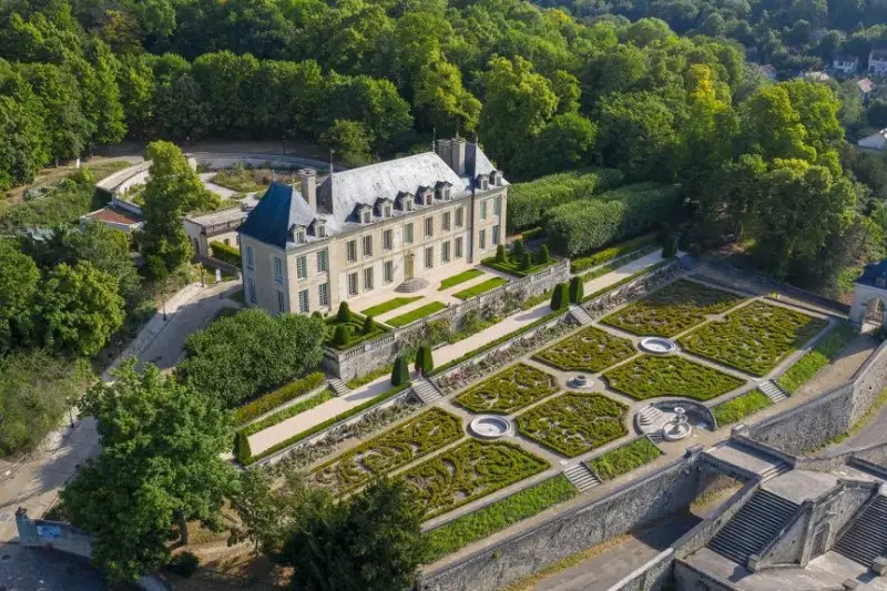 Vue par drone du Château d'Auvers-sur-Oise