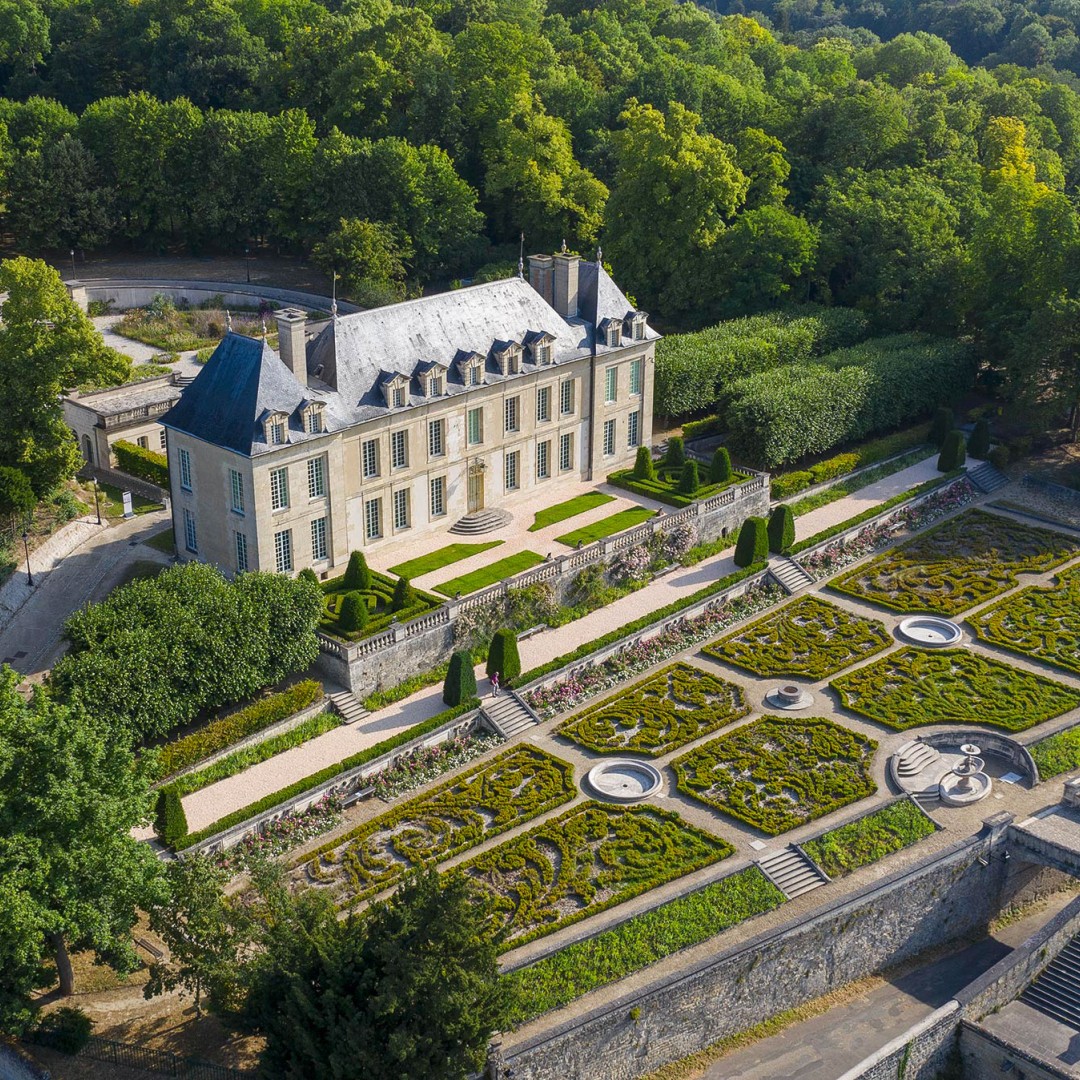 Vue par drone du Château d'Auvers-sur-Oise